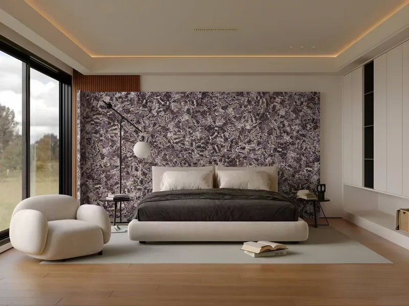 Chambre contemporaine avec tête de lit murale en pierre violette